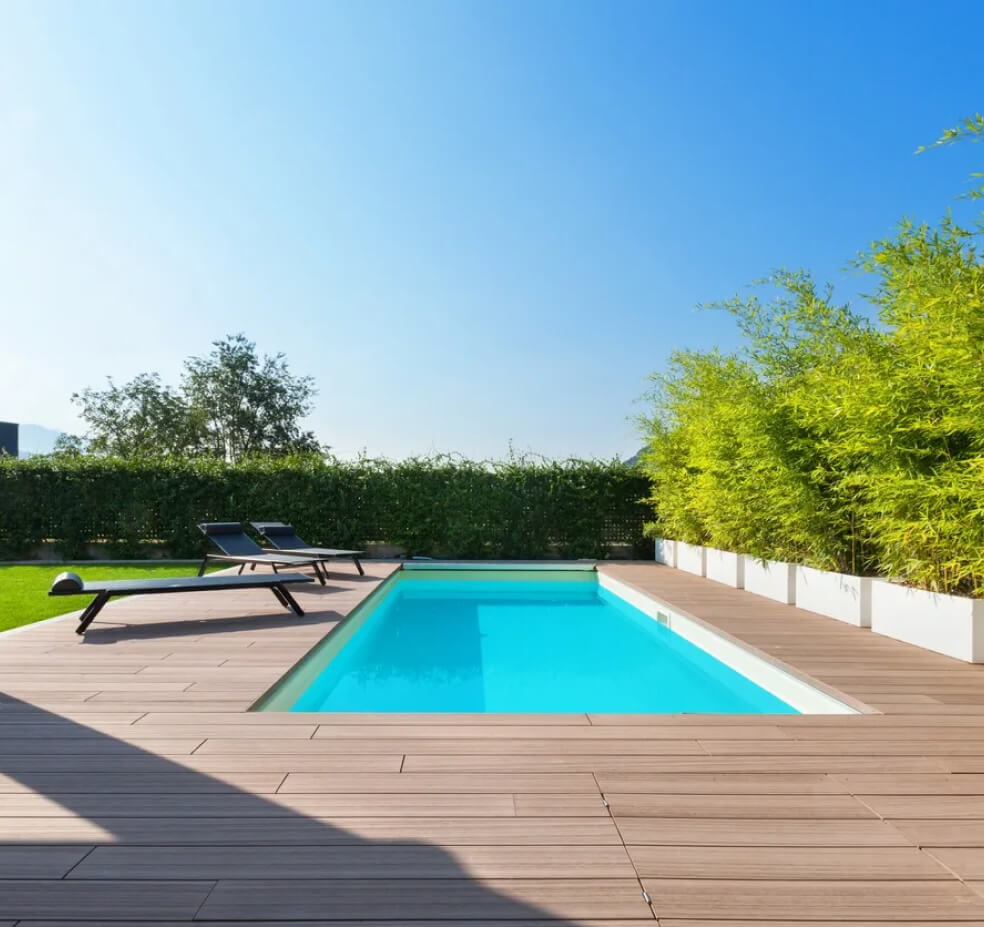 Beautifully maintained swimming pool in Arizona